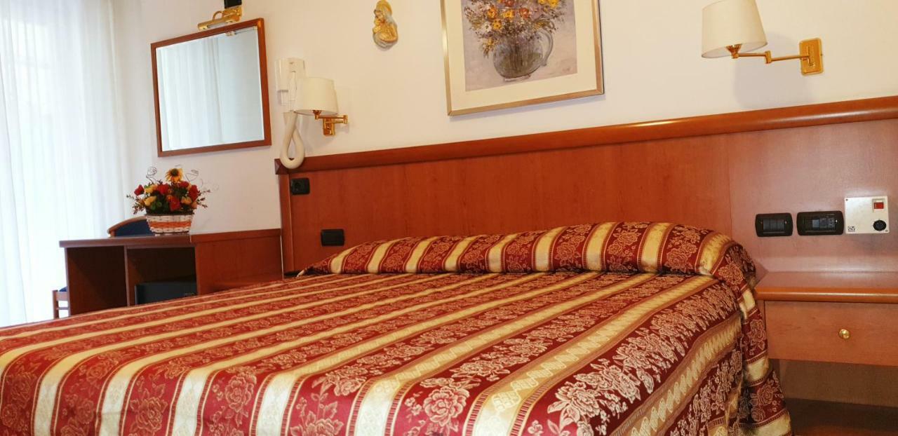 Hotel Ginevra Riccione Ngoại thất bức ảnh