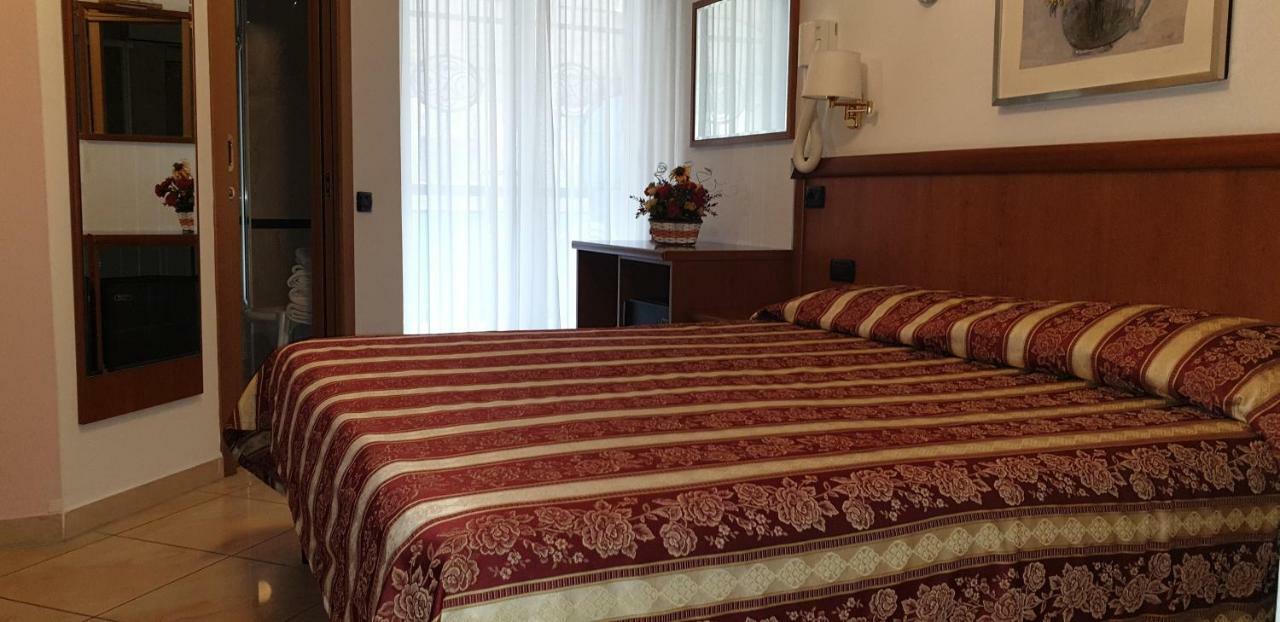 Hotel Ginevra Riccione Ngoại thất bức ảnh