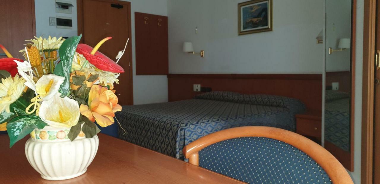 Hotel Ginevra Riccione Ngoại thất bức ảnh